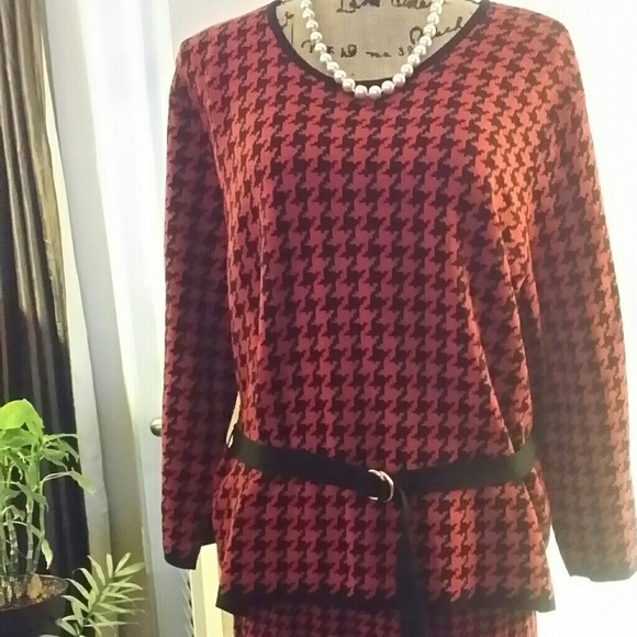 Red Women's Houndstooth 2 PC Belted Suit XL NWOT - Picture 1 of 3